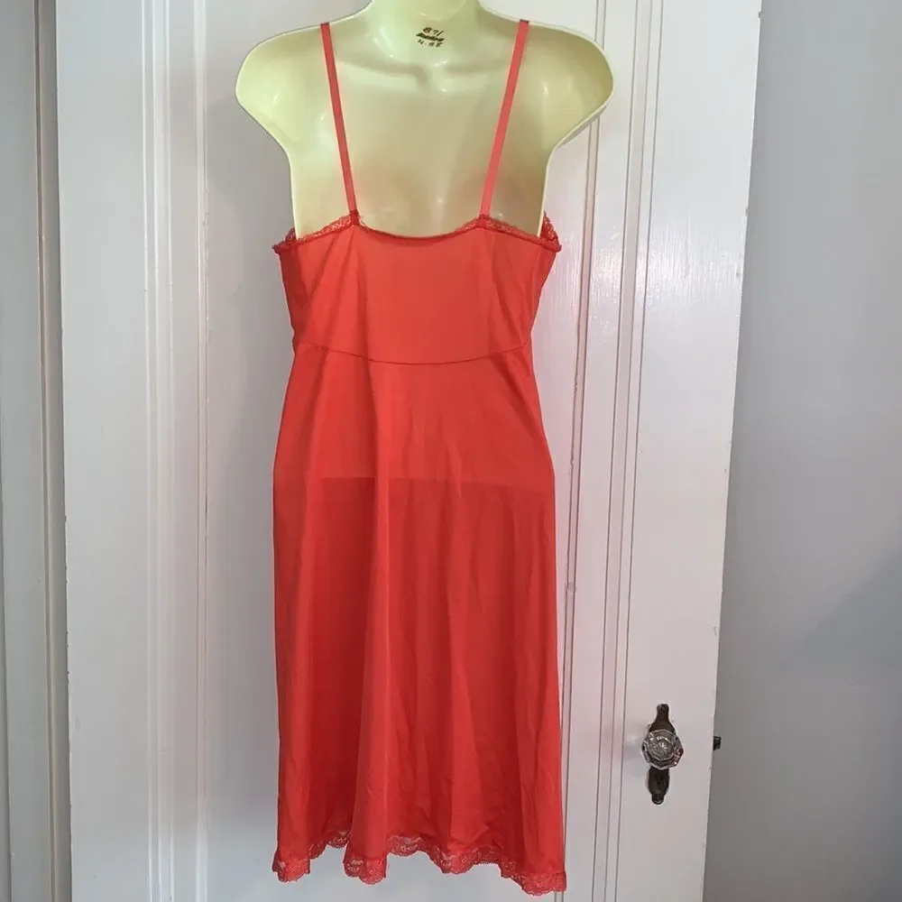 Vintage red nylon full slip with lace bodice - Picture 7 of 9